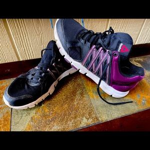 Reebok sneakers barely worn. Front is black and the back is a wine color.